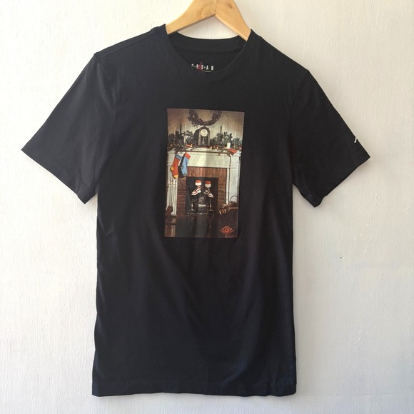 Jordan Black Holiday Fireplace Graphic T-Shirt Short Sleeve Mens XS - Picture 1 of 8